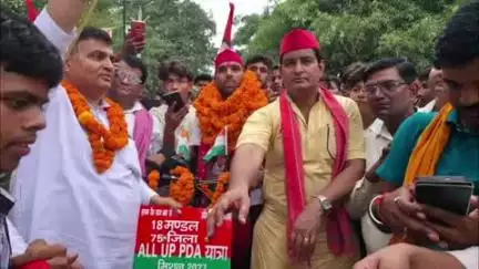 कासगंज: 75 जिलों में PDA साइकिल यात्रा पर निकले भूपालगढ़ी निवासी सपा कार्यकर्ता, पूर्व मंत्री ने दिखाई झंडी
