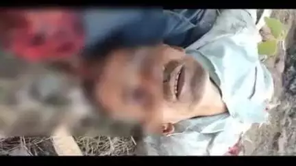 ललितपुर: धौर्रा रेलवे स्टेशन के पास रेल पटरियों पर संदिग्ध परिस्थितियों में मिला अज्ञात व्यक्ति का शव, फैली सनसनी