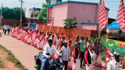 मांडू: ओरला में आदिवासी मूलवासी समाज में जागरूकता के लिए निकाली गई यात्रा