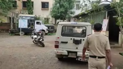 जळगाव: जळगाव रेल्वे स्थानक परिसरातील हॉटेलमध्ये लग्नाचे आमिष दाखवत महिलेवर अत्याचार; जळगाव शहर पोलीसात गुन्हा दाखल
