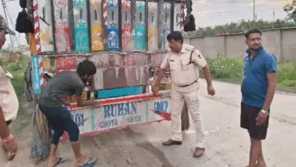 सिंगरौली: विन्ध्यनगर पुलिस की सराहनीय पहल, दुर्घटनाओं से बचाव के लिए 21 से अधिक वाहनों पर लगाए रेडियम रिफ्लेक्टर