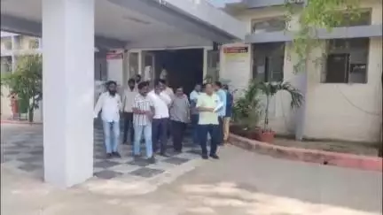 जालना: कट्टयाचा धाक दाखवुन व्यापार्‍याला लुटणार्‍यावर कारवाई करा;आरोपींना अटक करा; व्यापारी महासंघाचे पोलीस अधीक्ष यांना निवेदन