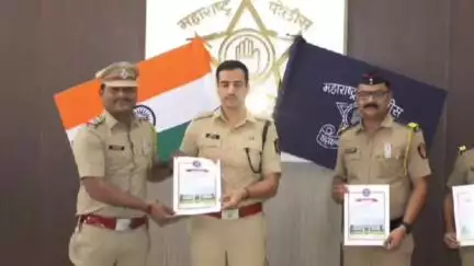 मिरज: 24 तासात गुन्हा उघडकीस पोलीस अधीक्षकांनी उमदी पोलिस ठाण्याच्या सहाय्यक पोलीस निरीक्षकांचा केला सन्मान