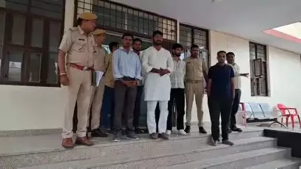 चूरू: कोतवाली पुलिस ने अस्पताल के सामने से यूथ कांग्रेस जिलाध्यक्ष सहित 6 लोगों को किया गिरफ्तार, एसडीएम के समक्ष किया पेश