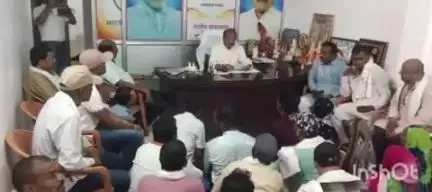 कोतमा: बिजुरी में कुटीर एवं ग्रामोद्योग मंत्री दिलीप जायसवाल के कार्यालय में ग्रामीणों ने की शिकायत