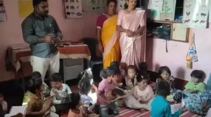 ಗುಂಡ್ಲುಪೇಟೆ: ಗುಂಡ್ಲುಪೇಟೆಯ ಜಾಕೀರ್ ಹುಸೇನ್ ನಗರದ ಅಂಗನವಾಡಿ ಕೇಂದ್ರದಲ್ಲಿ ಎಲ್ ಕೆ ಜಿ, ಯುಕೆಜಿ  ತರಗತಿಗಳ ಉದ್ಘಾಟನೆ