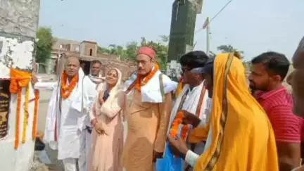 सकरा: बिशनपुर बघनगरी गांव में विधायक अशोक कुमार चौधरी ने पीसीसी सड़क का किया शिलान्यास, ग्रामीणों में खुशी