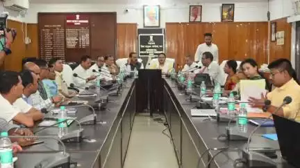 মঙলদৈ ভাগ: মঙলদৈস্হিত আয়ুক্ত কাৰ্যালয়ত ভাৰতৰ প্ৰধানমন্ত্ৰীৰ প্ৰস্তাৱিত ভ্ৰমণ সন্দৰ্ভত সভা, উপস্থিত মন্ত্ৰী, বিধায়ক