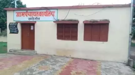कळमनूरी: लेकराच्या शिक्षणासाठी पैसा नसल्याने निराशेतून सालेगाव येथील महिलेची विषारी औषध प्राशन करून आत्महत्या .