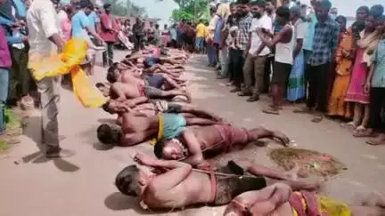 गोला: बड़की कोईया गांव में मंडा पर्व को लेकर लोटन सेवा कार्यक्रम का आयोजन, 3 को होगा छऊ नृत्य