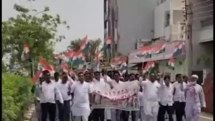 हुरड़ा: गुलाबपुरा में कांग्रेसजनों ने संविधान बचाओ रैली निकाली, केन्द्र सरकार के खिलाफ नारेबाजी की