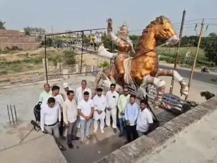 फर्रुखाबाद में शाहिद वीरांगना रानी अवन्तिबाई लोधी जी की प्रतिमा की स्थापना में लोधी नेता विरोध कर रहे हैं