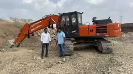 बिजौलिया: फतेहनगर में सरकारी जमीन से पोकलेन मशीन जब्त, अवैध सेंड स्टोन खनन पर ₹4 लाख का जुर्माना लगाया