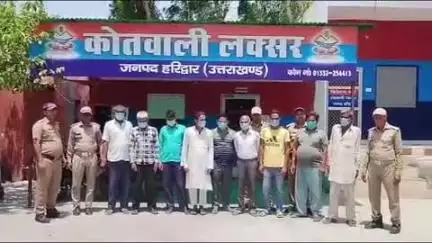 लक्सर: पुलिस के 6 सब इंस्पेक्टर्स ने ताबड़तोड़ छापे मारकर कोतवाली क्षेत्र से 9 विभिन्न अभियुक्तों को किया गिरफ्तार