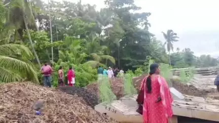 ചാവക്കാട്: മണ്ണിട്ട് നികത്തിയ ഒരുമനയൂരിലെ കനോലി കനാല്‍ പ്രദേശം എൻ.കെ അക്ബർ എം.എൽ.എ സന്ദർശിച്ചു