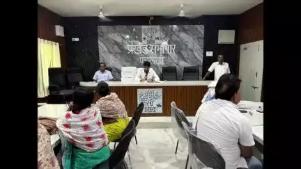 पचरुखी: प्रखंड सभागार में बीडीओ ने बीएलओ के साथ की बैठक