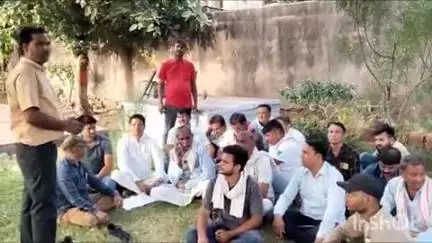 बाड़ी: गुरु की बगिया में डीलर संघ की बैठक आयोजित की गई