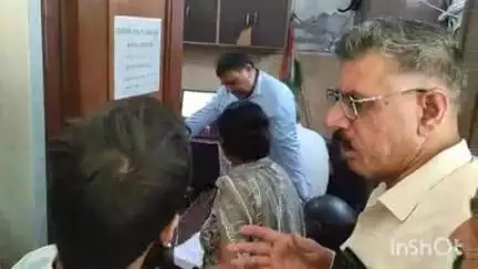 सोनीपत: नगर निगम कार्यालय में महिला का कर्मचारी के साथ हुआ विवाद