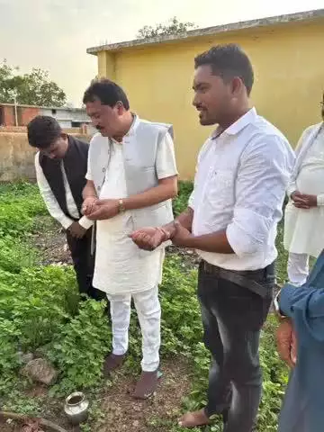 अभनपुर: सुन्दरकेरा में नवीन क्रांकटीकरण सड़क निर्माण और स्कूल के अतिरिक्त कक्ष निर्माण हेतु भूमिपूजन किया गया