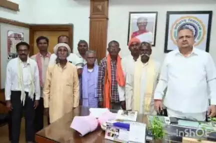 जिले के ग्राम भटगांव के ग्रामीणों ने रायपुर में विधानसभा अध्यक्ष डॉ रमन सिंह से मुलाकात की, विभिन्न विषयों पर चर्चा की