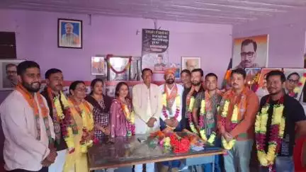 डीडीहाट: भाजपा कार्यालय डीडीहाट में नवनियुक्त मंडल पदाधिकारी का माल्यार्पण कर स्वागत किया गया