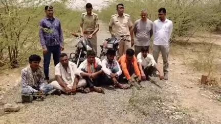 बाप: बाप कस्बे में पुलिस ने 6 लोगों को टांके में बैठकर स्मैक पीते हुए किया गिरफ्तार, दो बाइक की जब्त