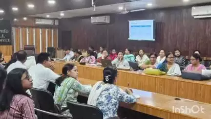 ধেমাজি: জিলা আয়ুক্ত কাৰ্যালয়ৰ কনফাৰেন্স হলত জিলা মহিলা আৰু শিশু বিভাগৰ পৰ্যালোচনা সভা, উপস্থিত জিলা অতিৰিক্ত আয়ুক্ত