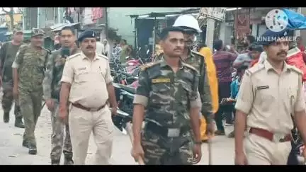 बरकट्ठा: बरकट्ठा थाना पुलिस ने बकरीद का पर्व शांतिपूर्वक मनाने के लिए किया फ्लैग मार्च