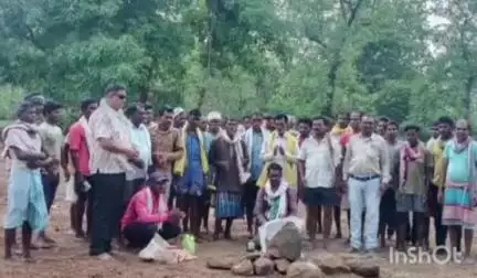 जिले के ग्राम नाटीपार में भूमि पूजन कार्यक्रम में पूर्व विधायक और गणमान्य नागरिक शामिल हुए