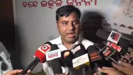 ଝାରସୁଗୁଡା: ସରକାରଙ୍କ ରିପୋର୍ଟ କାର୍ଡ ଲୋକଙ୍କ ପାଖକୁ ଯିବ ବୋଲି ଝାରସୁଗୁଡା ସର୍କିଟ ହାଉସରେ ଗଣମାଧ୍ୟ୍ୟମକୁ ପ୍ରତିକ୍ରିୟା ଦେଲେ ଟଙ୍କଧର ତ୍ରିପାଠୀ l