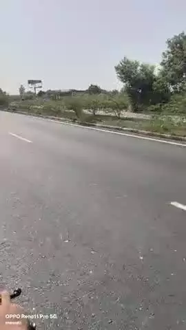 फरीदपुर मे आज भुस से भरा ट्रैक्टर पलटा