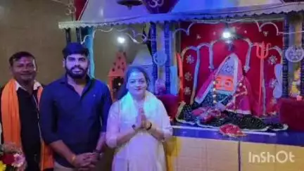 नेवनारा के चंडी मंदिर में जि.पं अध्यक्ष कल्पना तिवारी ने की पूजा अर्चना, दिव्यांगों को मोटराइज्ड ट्राइसिकल का किया वितरण