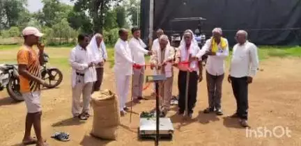 कुरखेडा: आविका संस्था पूराडा येथे शासकीय आधारभूत रब्बी धान खरेदी केंद्राचे उदघाटन संपन्न