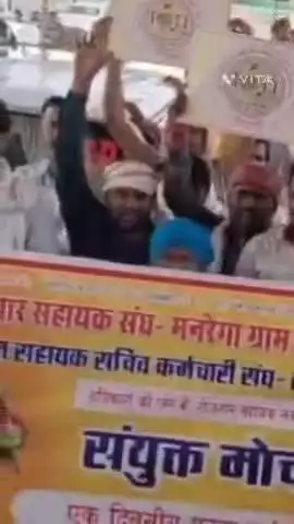 निवाड़ी: निवाड़ी: ग्राम रोजगार सहायक संघ ने कलेक्टर कार्यालय में कलेक्टर को ज्ञापन सौंपा