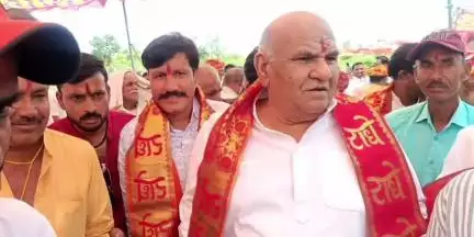 सीहोर: मंत्री करण सिंह वर्मा बड़नगर में जिंद बाबा के प्राण प्रतिष्ठा कार्यक्रम में शामिल हुए, लोगों से चर्चा की