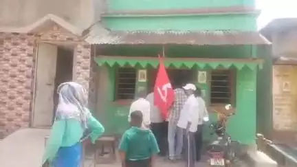 বরাবাজার: পুড়িয়ারা গ্রামে CPI(M)পার্টির জনসংযোগ ও অর্থ সংগ্রহ কর্মসূচি, উপস্থিত এরিয়া কমিটির সম্পাদক