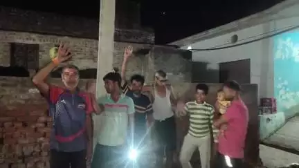 भरथना: जयमलपुर गाँव मे एक माह से बिजली आपूर्ति बाधित,तेज हवाओं से लाइन टूटी पङी,दो दर्जन से अधिक घरों में अंधेरा  #jansamasya