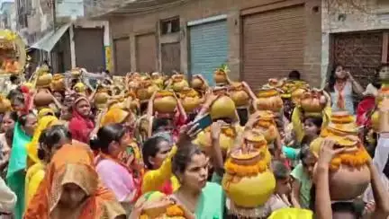 सहावर: अमांपुर के शीतला माता मंदिर पर कलश यात्रा के बाद श्रीराम कथा का शुभारंभ