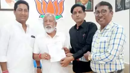 भारतीय वाल्मीकि धर्म समाज ने भगवान वाल्मीकि चौक के सौंदर्यीकरण की मांग को लेकर विधायक जयदीप बिहाणी को ज्ञापन सौंपा