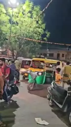 बाड़मेर: नगर परिषद टीम और व्यापारियों के बीच हुई नोकझोंक, पुलिस व्यापारियों को थाने लाई, थाने के आगे व्यापारियों की लगी भीड़