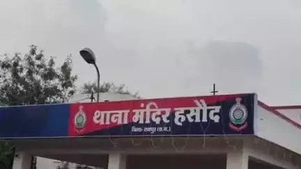 आरंग: मंदिर हसौद थाना क्षेत्र में लोगों को शराब पीने के लिए प्रयोजन उपलब्ध कराने वाले को पुलिस ने पकड़ा