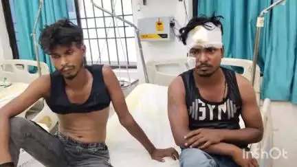 सासाराम: शादी समारोह से लौट रहे तीन व्यक्तियों के साथ मारपीट, तीन लोग जख्मी, एक की स्थिति गंभीर बताई गई है