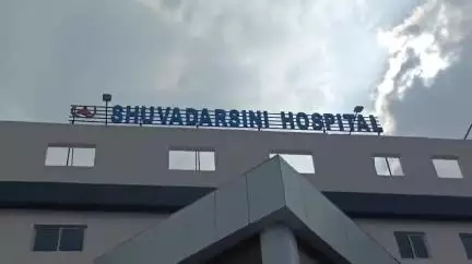 রানিগঞ্জ: রাণীগঞ্জের বাঁশদা এলাকায় বেসরকারি হাসপাতালে চিকিৎসায় অবহেলার অভিযোগ তুলে এক রোগীর পরিবারের সদস্যরা ভাঙচুর চালায়