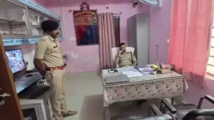 फुलवरिया: फुलवरिया थाना: SP अवधेश दीक्षित ने किया निरीक्षण, SHO को कांड निष्पादन व शराब माफिया की गिरफ्तारी के निर्देश