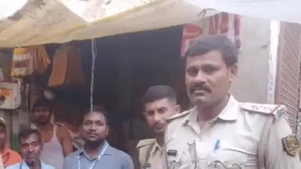 अरेराज: अरेराज नगर पंचायत ने शहर में प्रतिबंधित पॉलिथीन की बिक्री व उपयोग के खिलाफ चलाया छापेमारी अभियान