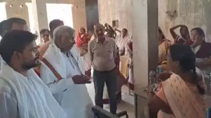 चकिया: विधायक कैलाश खरवार ने निर्माणाधीन सामुदायिक स्वास्थ्य केंद्र शहाबगंज का किया निरीक्षण