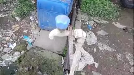 সাঁইথিয়া: অমৃতবাজারে অকেজ অবস্থায় পড়ে রয়েছে গ্রামের একটি কল অসুবিধা সাধারণ মানুষ #jansamasya