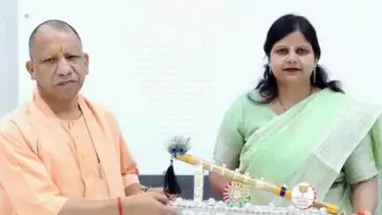 पीलीभीत: लखनऊ में मुख्यमंत्री योगी आदित्यनाथ से ब्लॉक प्रमुख सभ्यता देवी वर्मा ने की मुलाकात