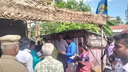 அன்னூர்: கூலேகவுன்டன் புதூர் கிராமத்தில் மின்சாரம் வேண்டி போராடிய பொதுமக்கள், மாணவர்களிடம் அதிகாரிகள் பேச்சுவார்த்தை