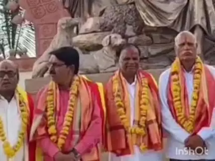 ಹುಮ್ನಾಬಾದ್: ಮಾಣಿಕ ನಗರದಲ್ಲಿ ಕನ್ನಡ ಸಾಹಿತ್ಯ ಪರಿಷತ್ ವತಿಯಿಂದ ಸಾಧಕರಿಗೆ ಸನ್ಮಾನ